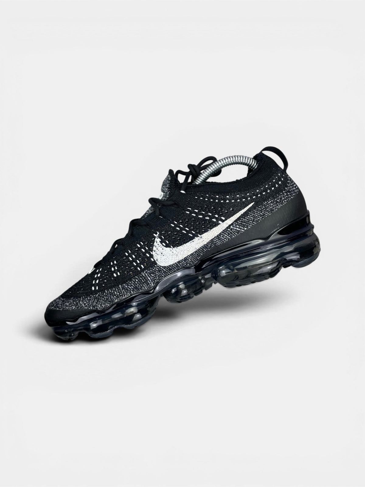 Nike Air VaporMax 2023 Flyknit Oreo — buty sportowe męskie w bardzo dobrym stanie rozmiar 41, wewnętrzny panel prawego buta