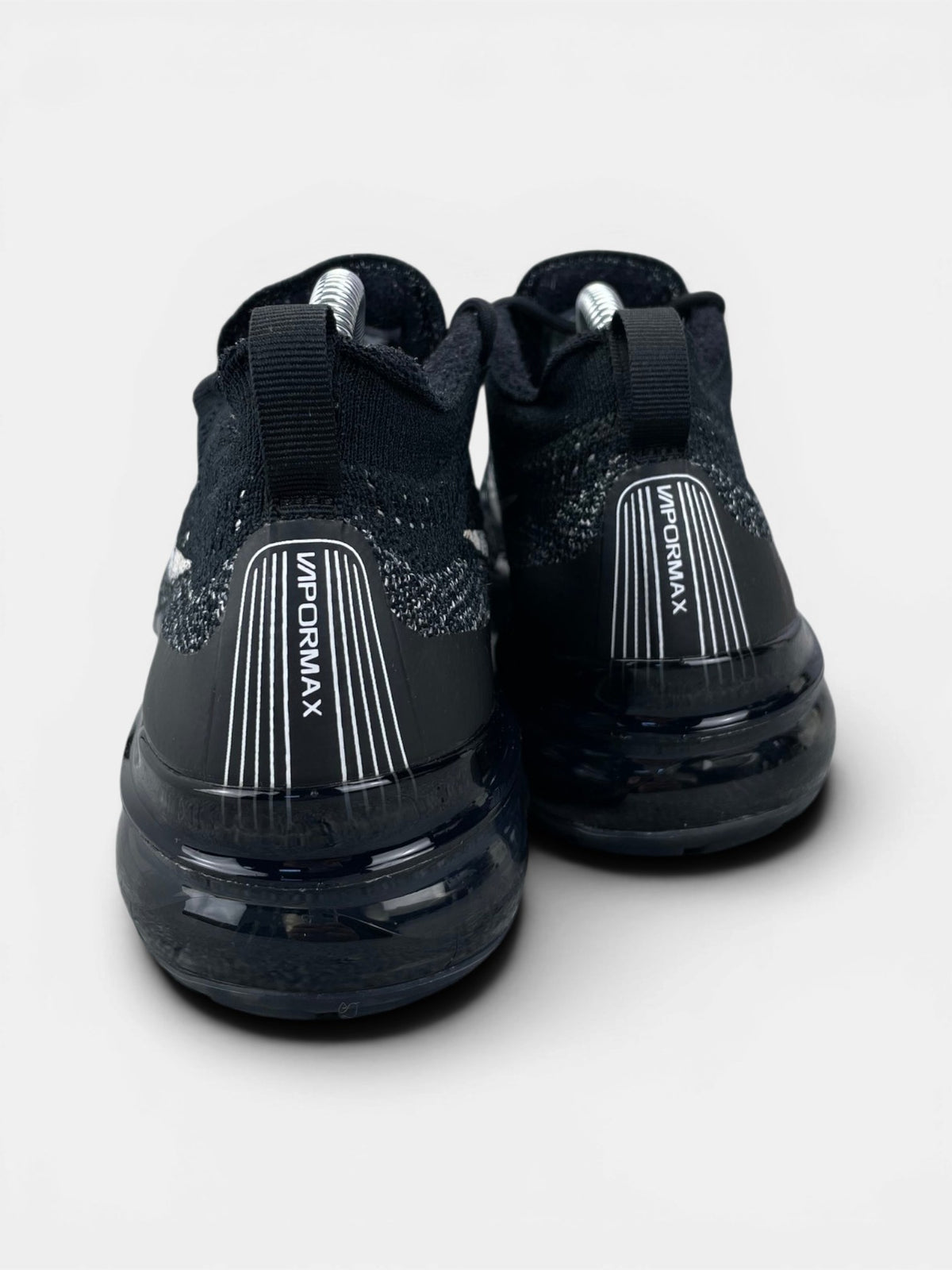 Nike Air VaporMax 2023 Flyknit Oreo — buty sportowe męskie w bardzo dobrym stanie rozmiar 41, widok z tyłu