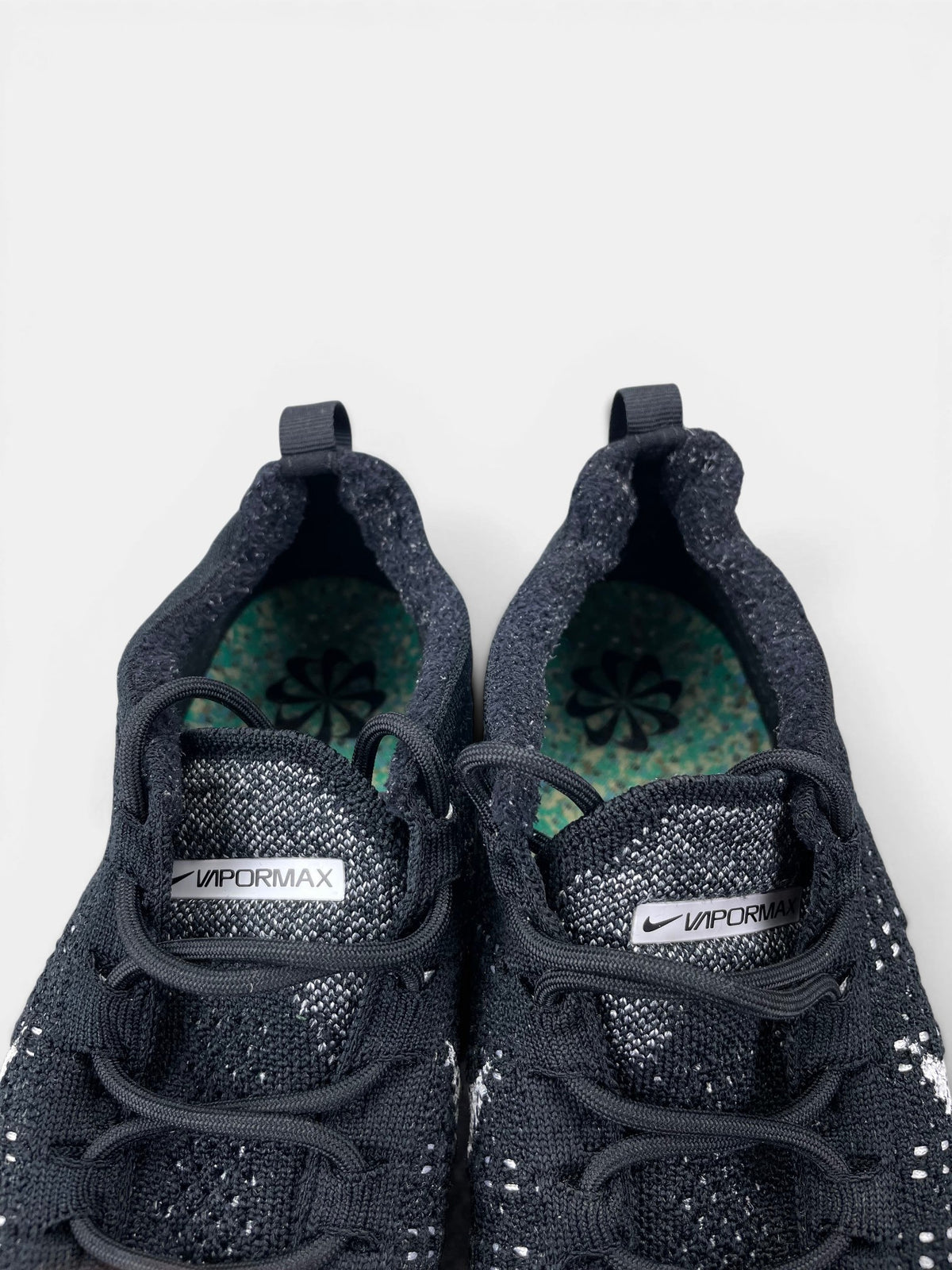 Nike Air VaporMax 2023 Flyknit Oreo — buty sportowe męskie w bardzo dobrym stanie rozmiar 41, zapiętki butów