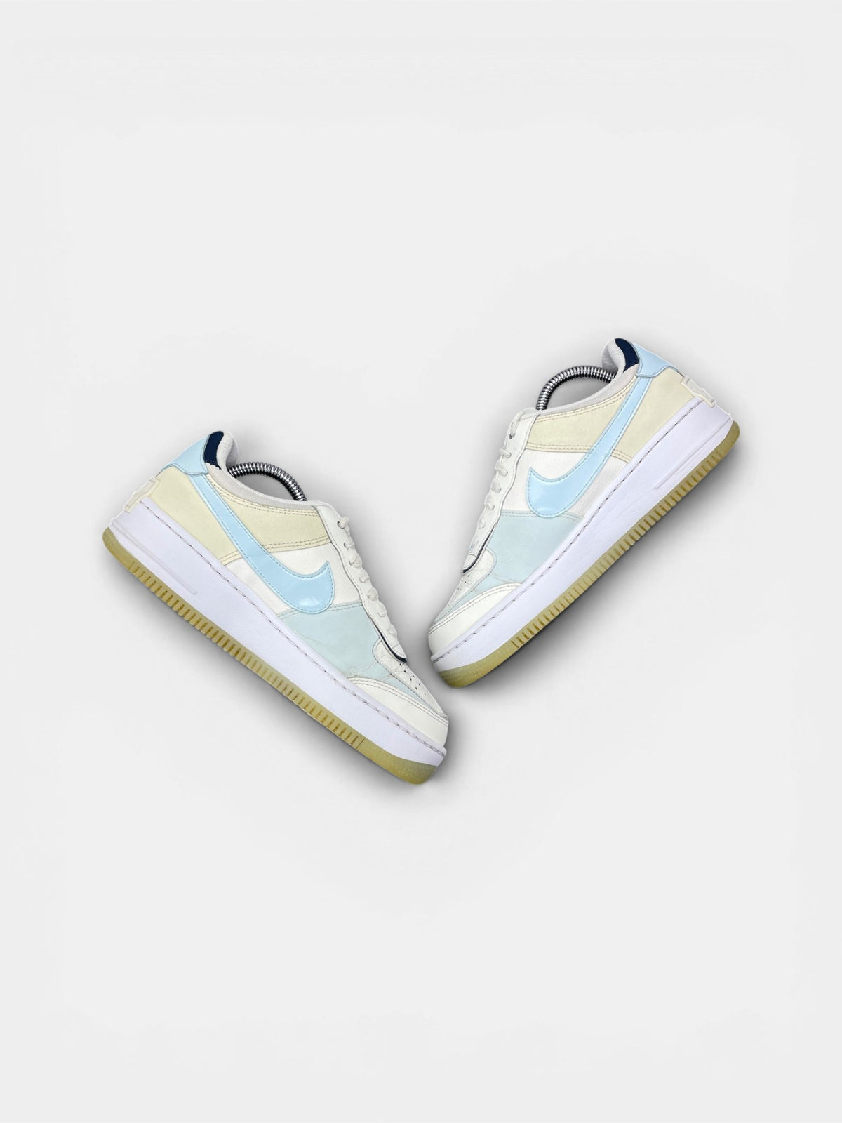 Nike Air Force 1 Low Shadow Sail Glacier Blue — buty sportowe damskie w bardzo dobrym stanie rozmiar 38, zewnętrzny panel prawego buta