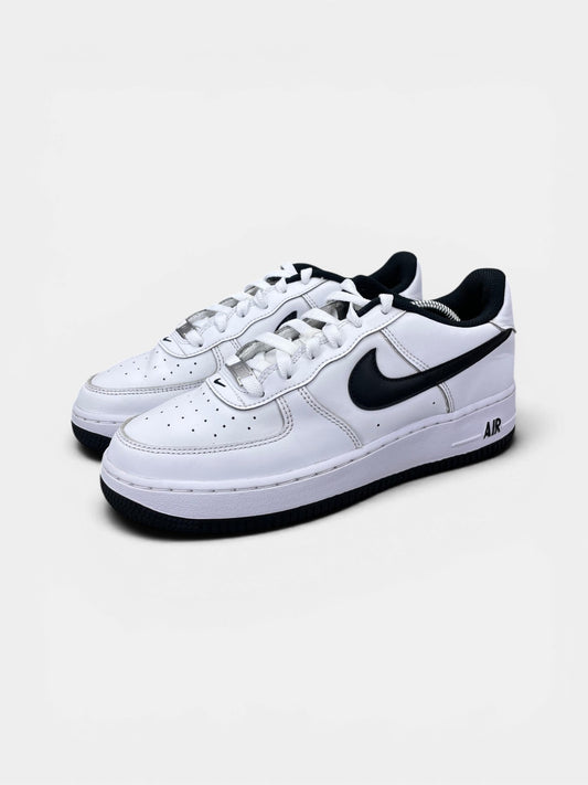 Nike Air Force 1 LV8 3 — buty sportowe damskie w bardzo dobrym stanie rozmiar 40, widok z boku