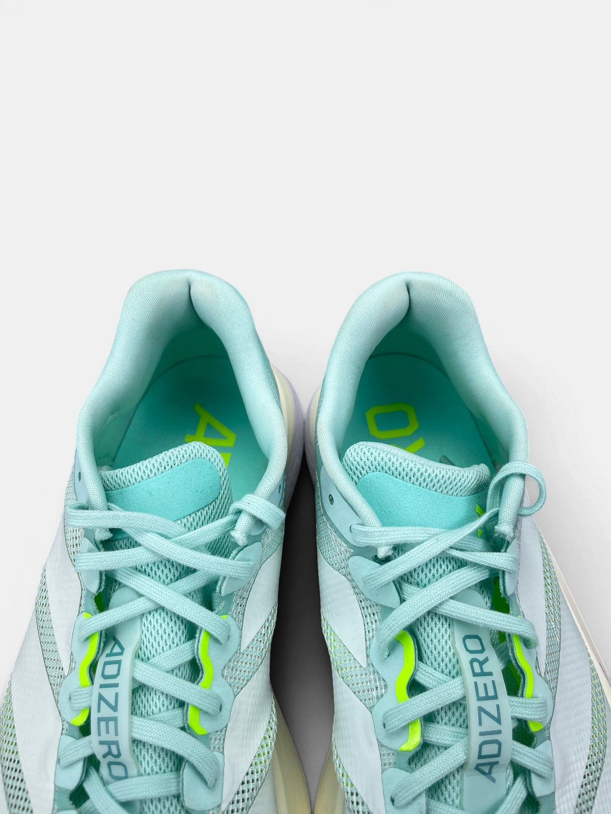 Adidas Adizero Boston 13 — buty sportowe damskie w bardzo dobrym stanie rozmiar 38 2/3, zapiętki butów
