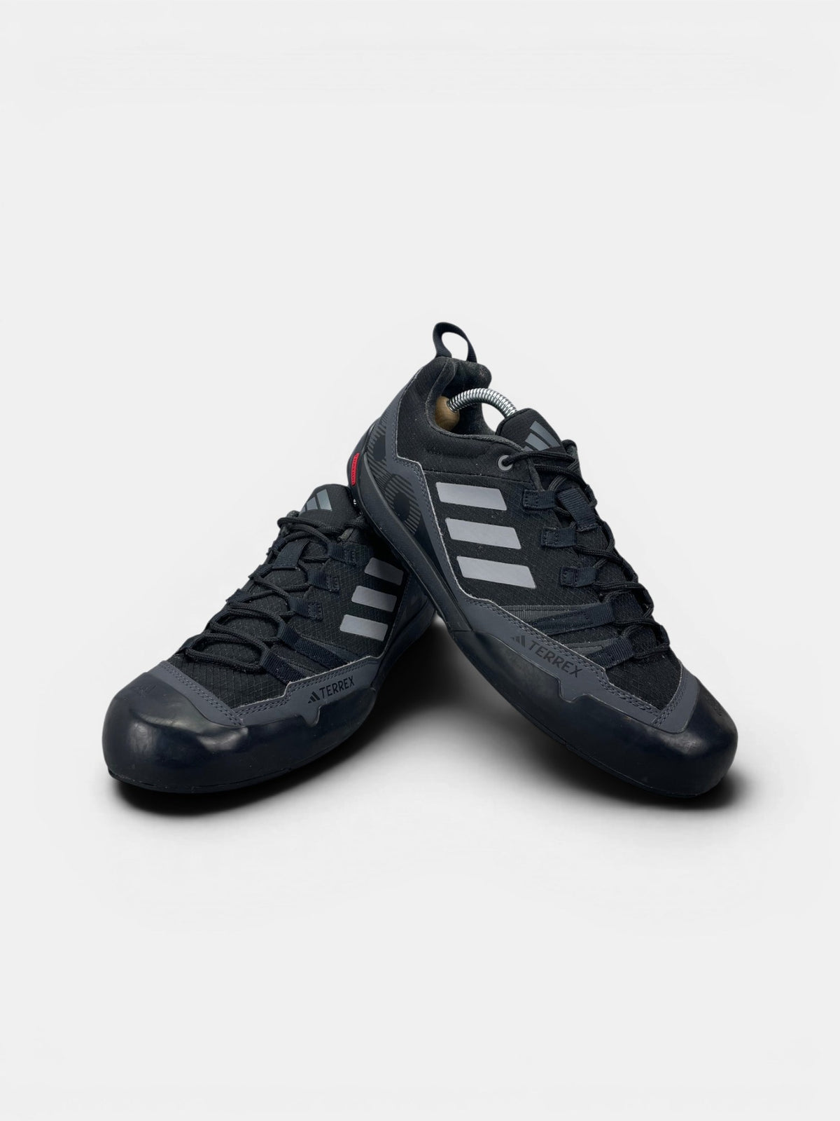 Adidas Terrex Swift Solo 2.0 Core Black — buty sportowe męskie w bardzo dobrym stanie rozmiar 43 1/3, boczny profil
