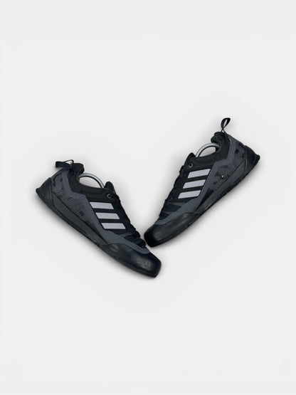 Adidas Terrex Swift Solo 2.0 Core Black — buty sportowe męskie w bardzo dobrym stanie rozmiar 43 1/3, zewnętrzny panel prawego buta