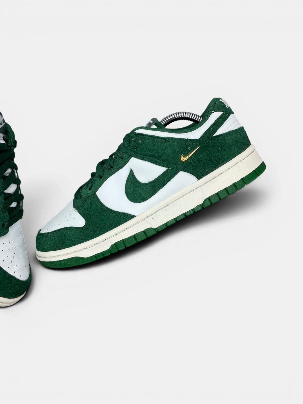 Nike Dunk Low — buty sportowe damskie w bardzo dobrym stanie rozmiar 39, widok z góry na wewnętrzną stronę butów