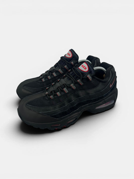 Nike Air Max 95 Racing Pack — buty sportowe męskie w dobrym stanie rozmiar 44, widok z boku