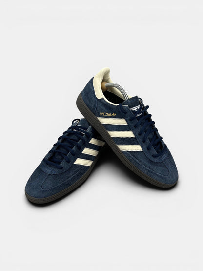 Adidas Spezial Night Indigo — buty sportowe męskie w bardzo dobrym stanie rozmiar 42 2/3, boczny profil