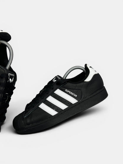 Adidas Superstar II Black White — buty sportowe męskie w bardzo dobrym stanie rozmiar 41 1/3, zewnętrzny panel lewego buta