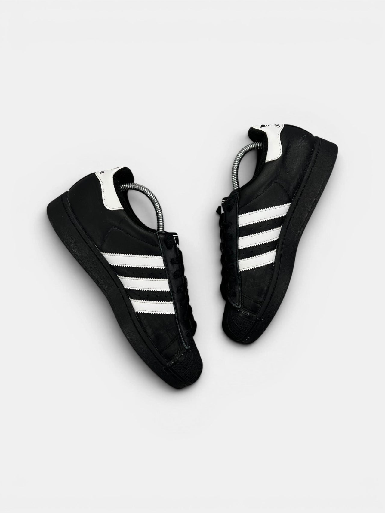 Adidas Superstar II Black White — buty sportowe męskie w bardzo dobrym stanie rozmiar 41 1/3, widok z góry na wewnętrzną stronę butów