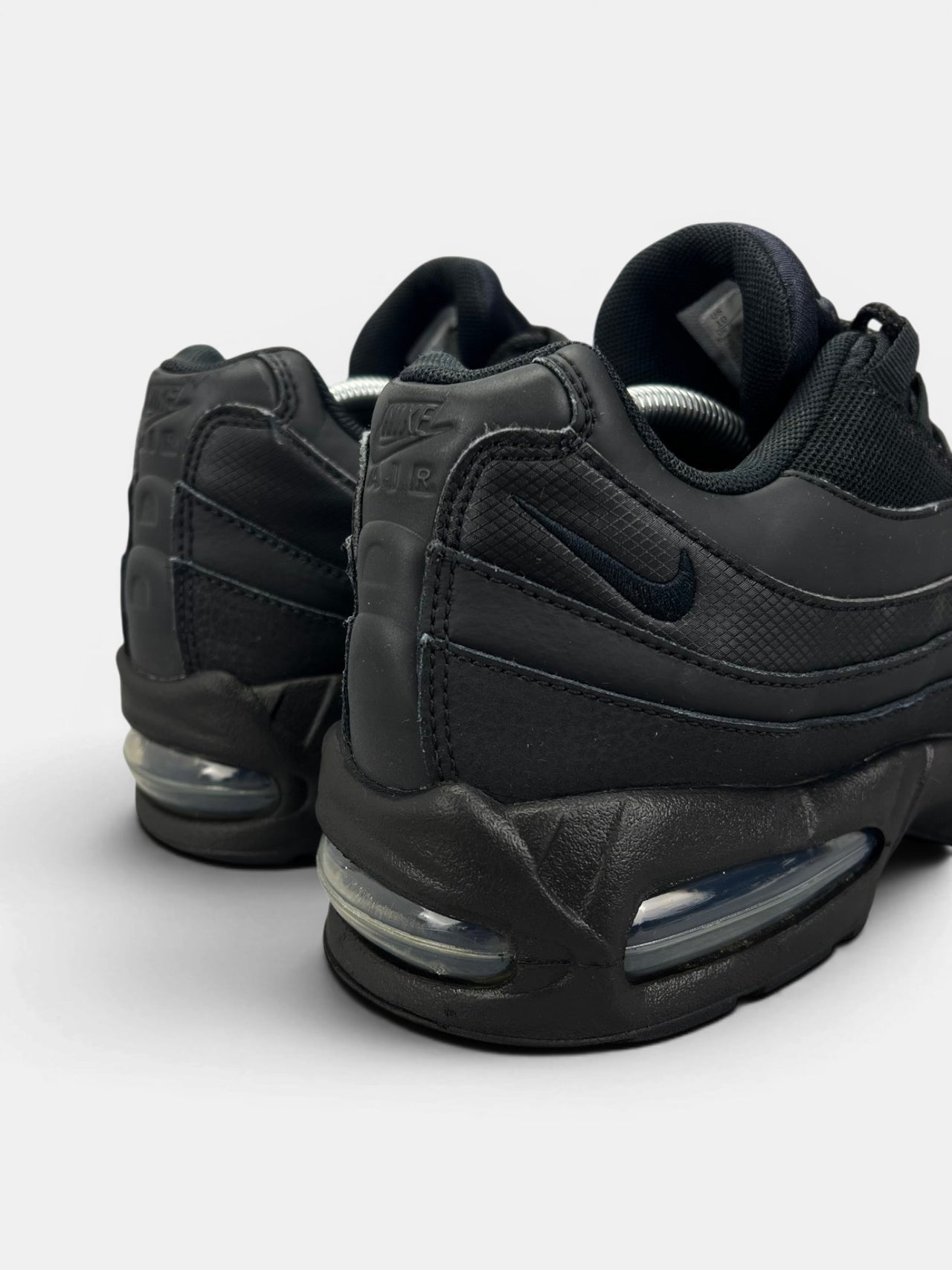 Nike Air Max 95 OG Black — buty sportowe męskie w bardzo dobrym stanie rozmiar 44, widok z tyłu