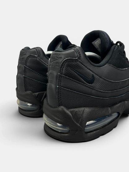 Nike Air Max 95 OG Black — buty sportowe męskie w bardzo dobrym stanie rozmiar 44, widok z tyłu