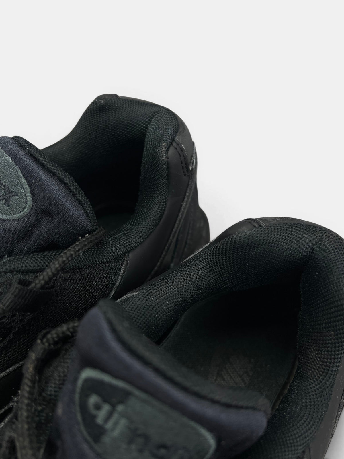 Nike Air Max 95 OG Black — buty sportowe męskie w bardzo dobrym stanie rozmiar 44, zapiętki butów