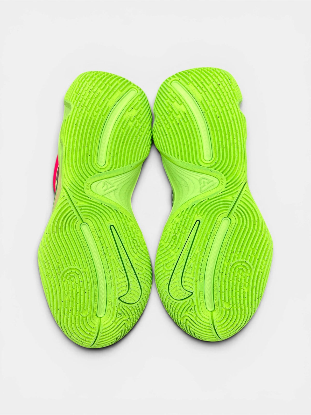 Nike Giannis Immortality 4 Eva — buty sportowe damskie w bardzo dobrym stanie rozmiar 38.5, podeszwa