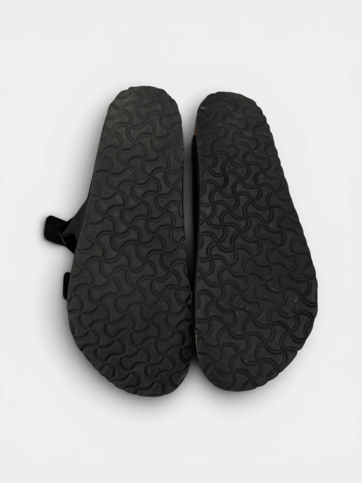 Birkenstock Arizona — klapki męskie w bardzo dobrym stanie rozmiar 46, zewnętrzny panel prawego buta