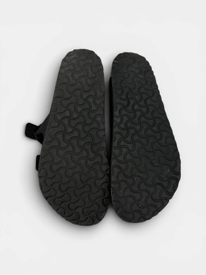Birkenstock Arizona — klapki męskie w bardzo dobrym stanie rozmiar 46, zewnętrzny panel prawego buta