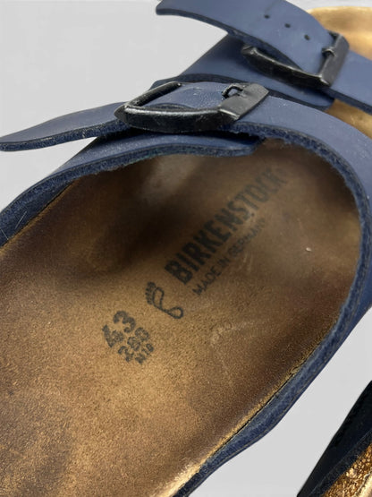 Birkenstock Arizona — klapki męskie w bardzo dobrym stanie rozmiar 43, zewnętrzny panel lewego buta