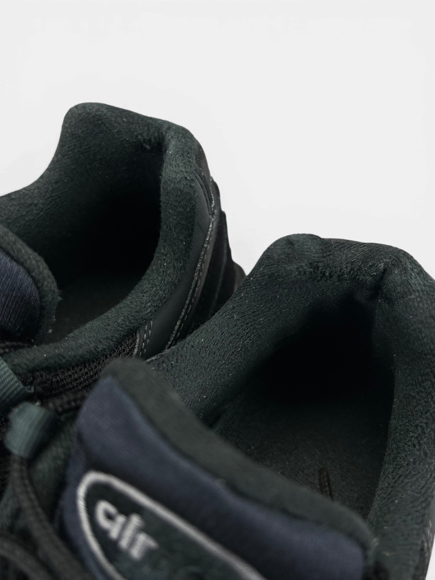 Nike Air Max 95 Black Anthracite — buty sportowe męskie w bardzo dobrym stanie rozmiar 43, zapiętki butów