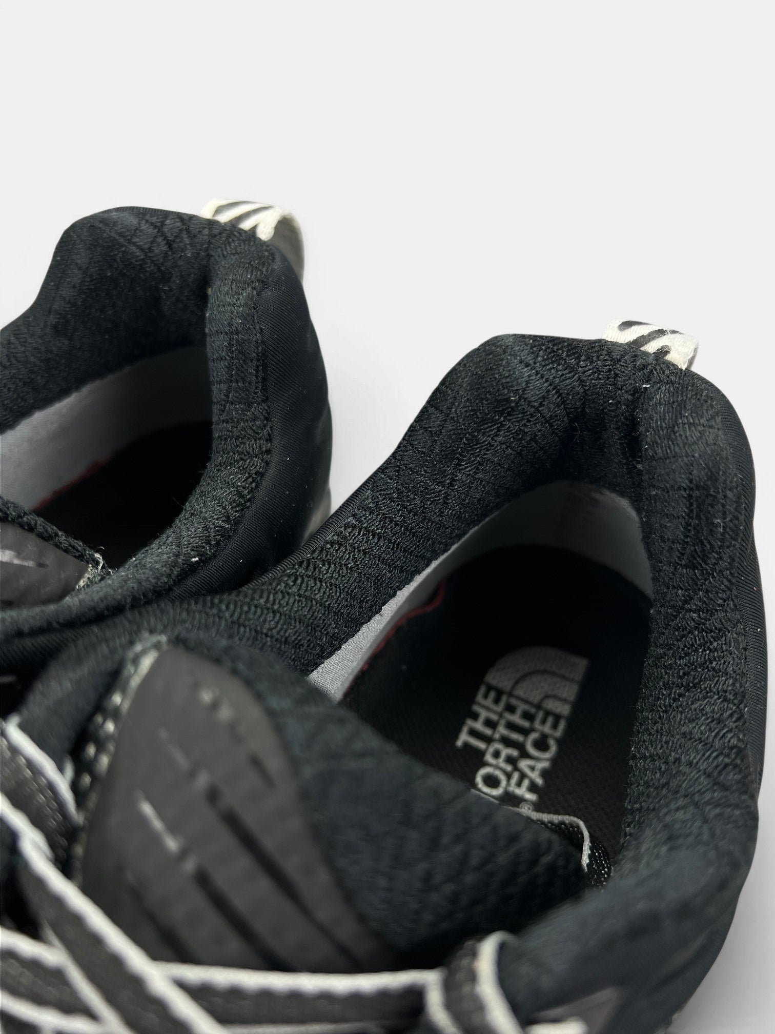The North Face Vectiv Fastpack Futurelight — buty sportowe damskie w dobrym stanie rozmiar 40, zapiętki butów