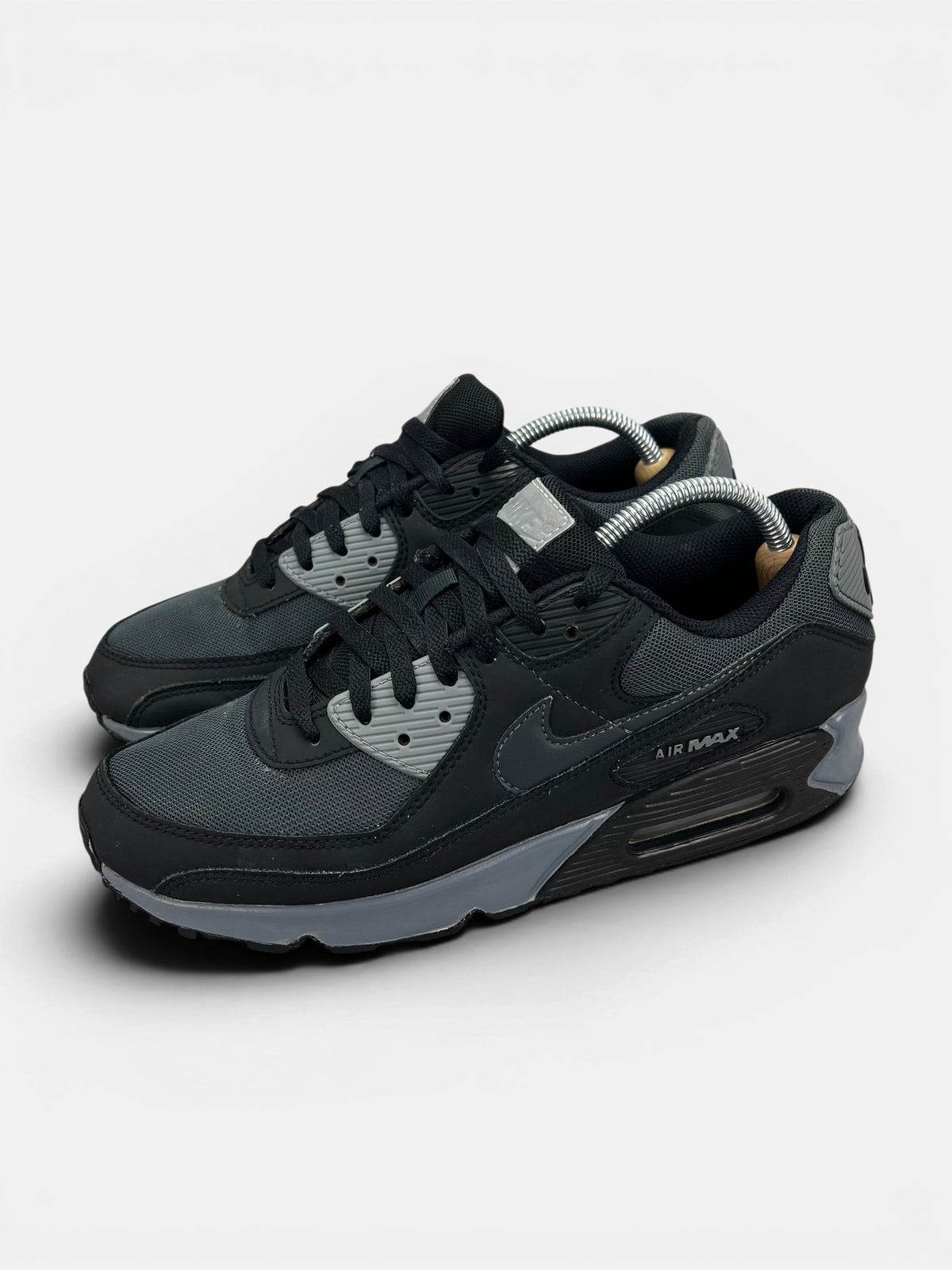 Nike Air Max 90 — buty sportowe męskie w bardzo dobrym stanie rozmiar 43, widok z boku