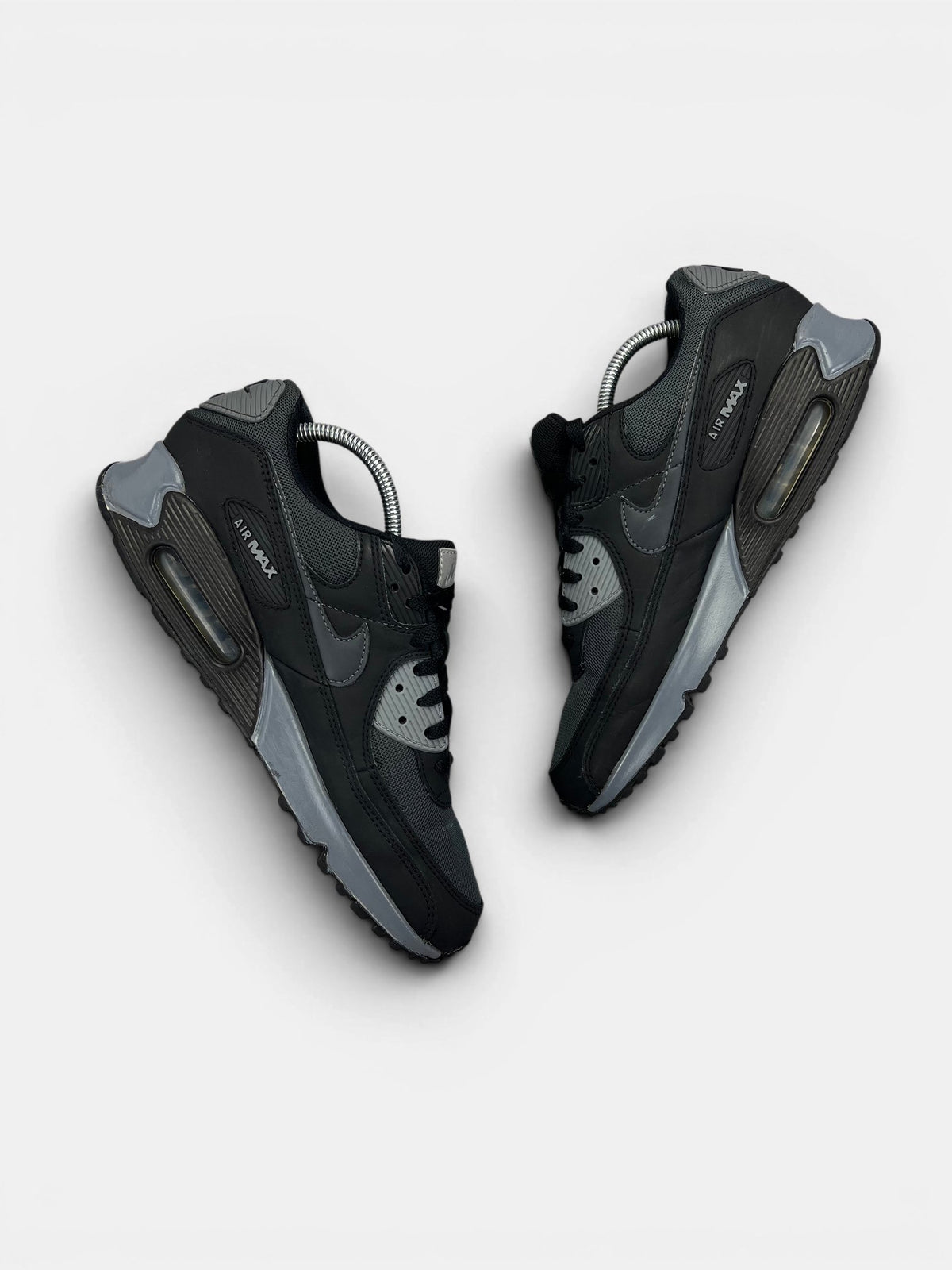 Nike Air Max 90 — buty sportowe męskie w bardzo dobrym stanie rozmiar 43, widok z góry na wewnętrzną stronę butów