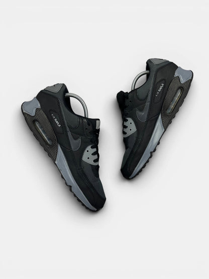 Nike Air Max 90 — buty sportowe męskie w bardzo dobrym stanie rozmiar 43, widok z góry na wewnętrzną stronę butów