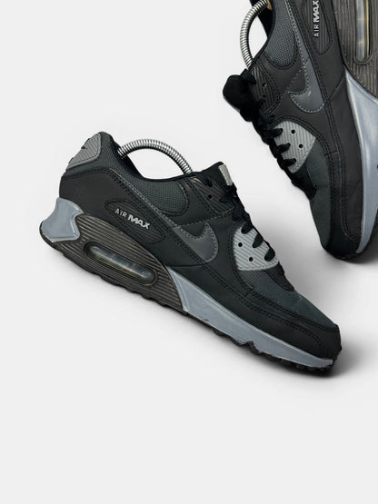 Nike Air Max 90 — buty sportowe męskie w bardzo dobrym stanie rozmiar 43, wewnętrzny panel lewego buta