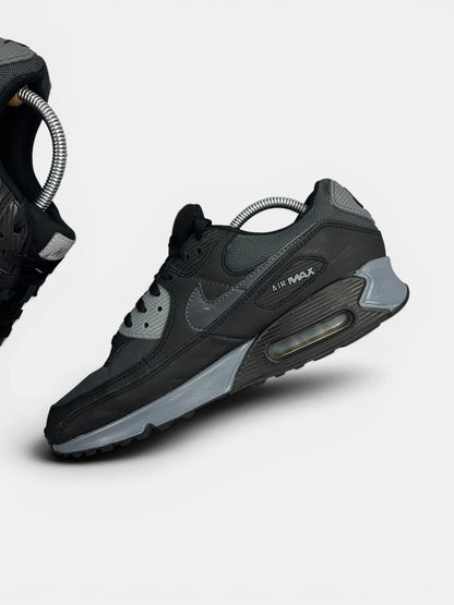 Nike Air Max 90 — buty sportowe męskie w bardzo dobrym stanie rozmiar 43, wewnętrzny panel prawego buta