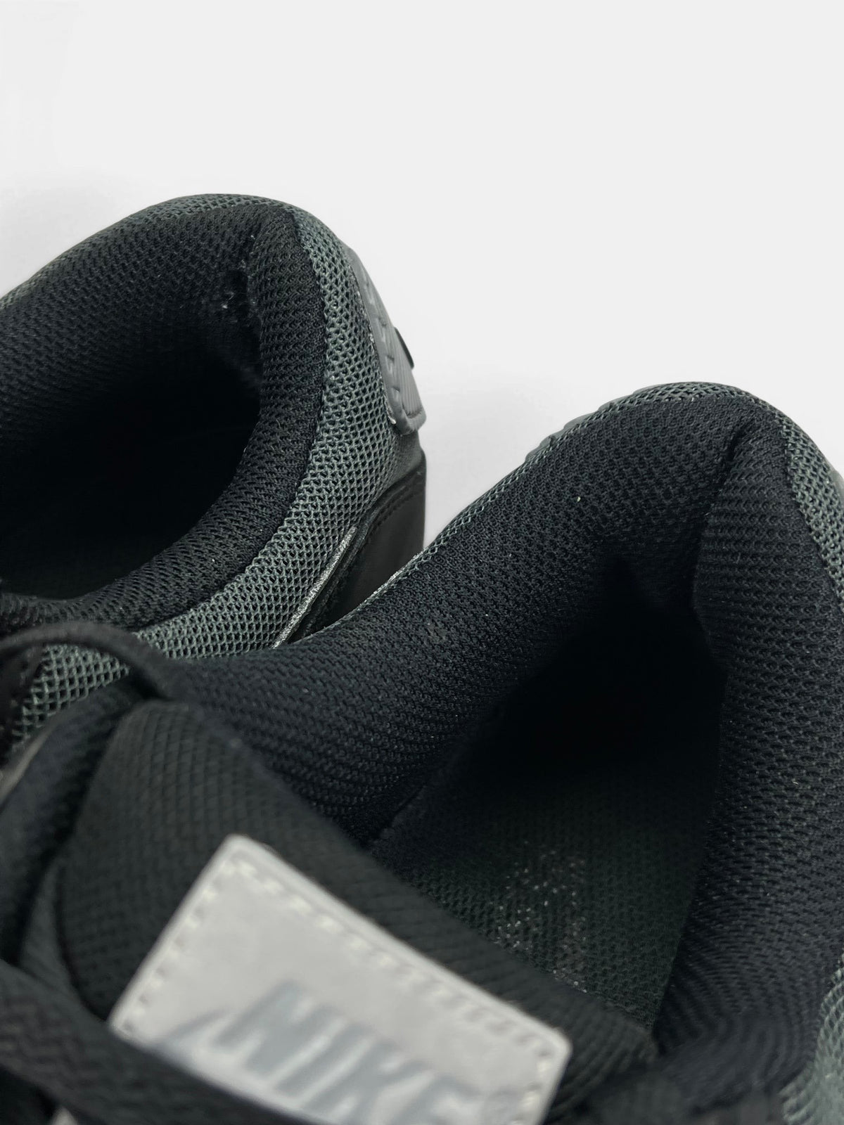 Nike Air Max 90 — buty sportowe męskie w bardzo dobrym stanie rozmiar 43, zapiętki butów
