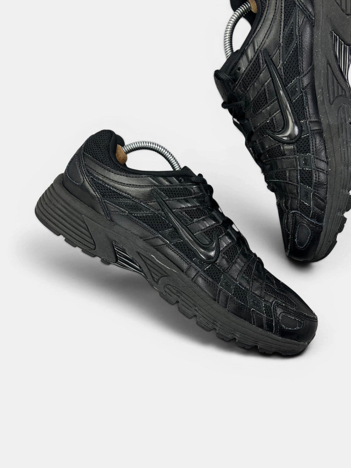Nike P-6000 Black — buty sportowe męskie w bardzo dobrym stanie rozmiar 43, wewnętrzny panel lewego buta