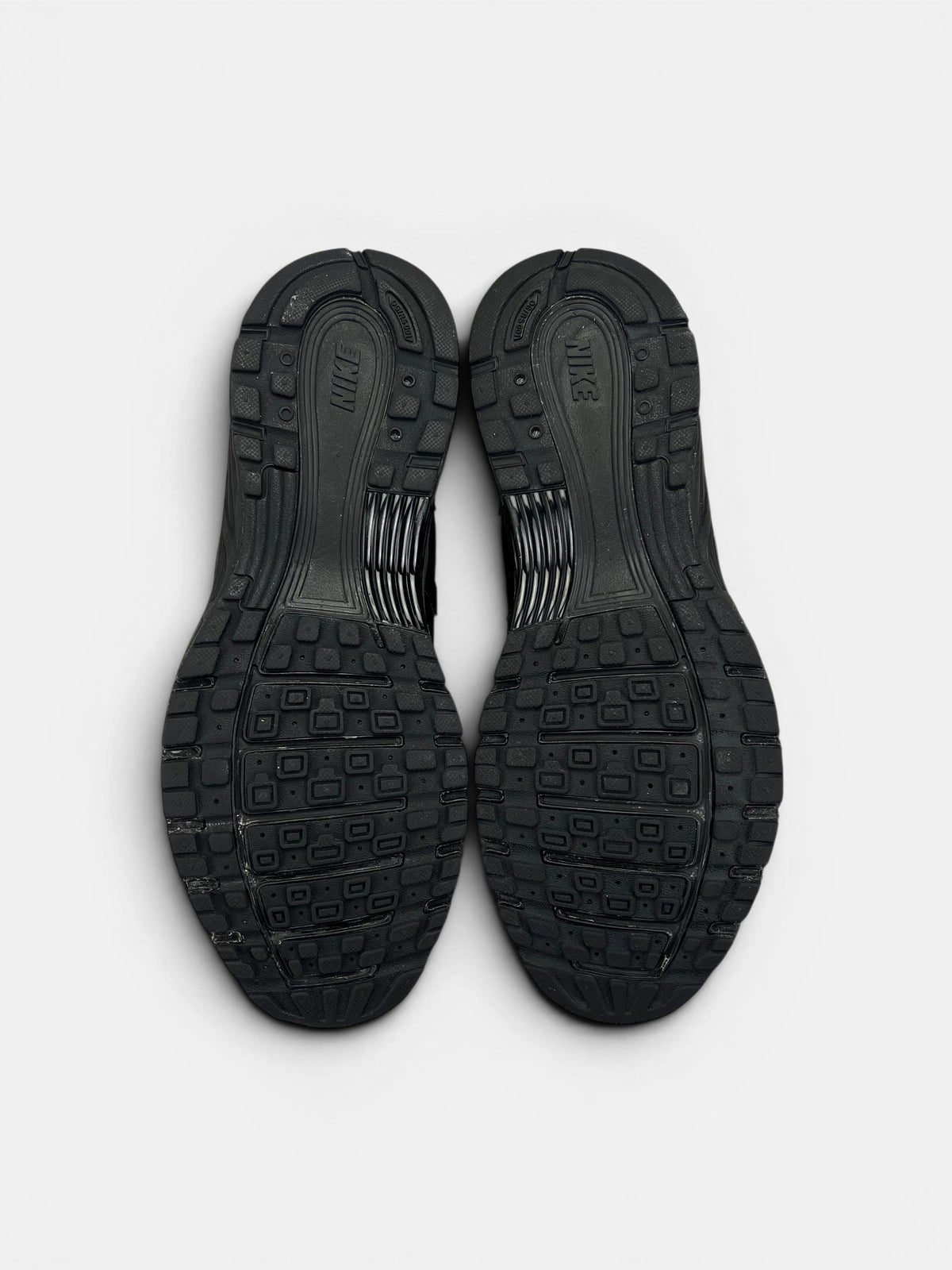 Nike P-6000 Black — buty sportowe męskie w bardzo dobrym stanie rozmiar 43, podeszwa