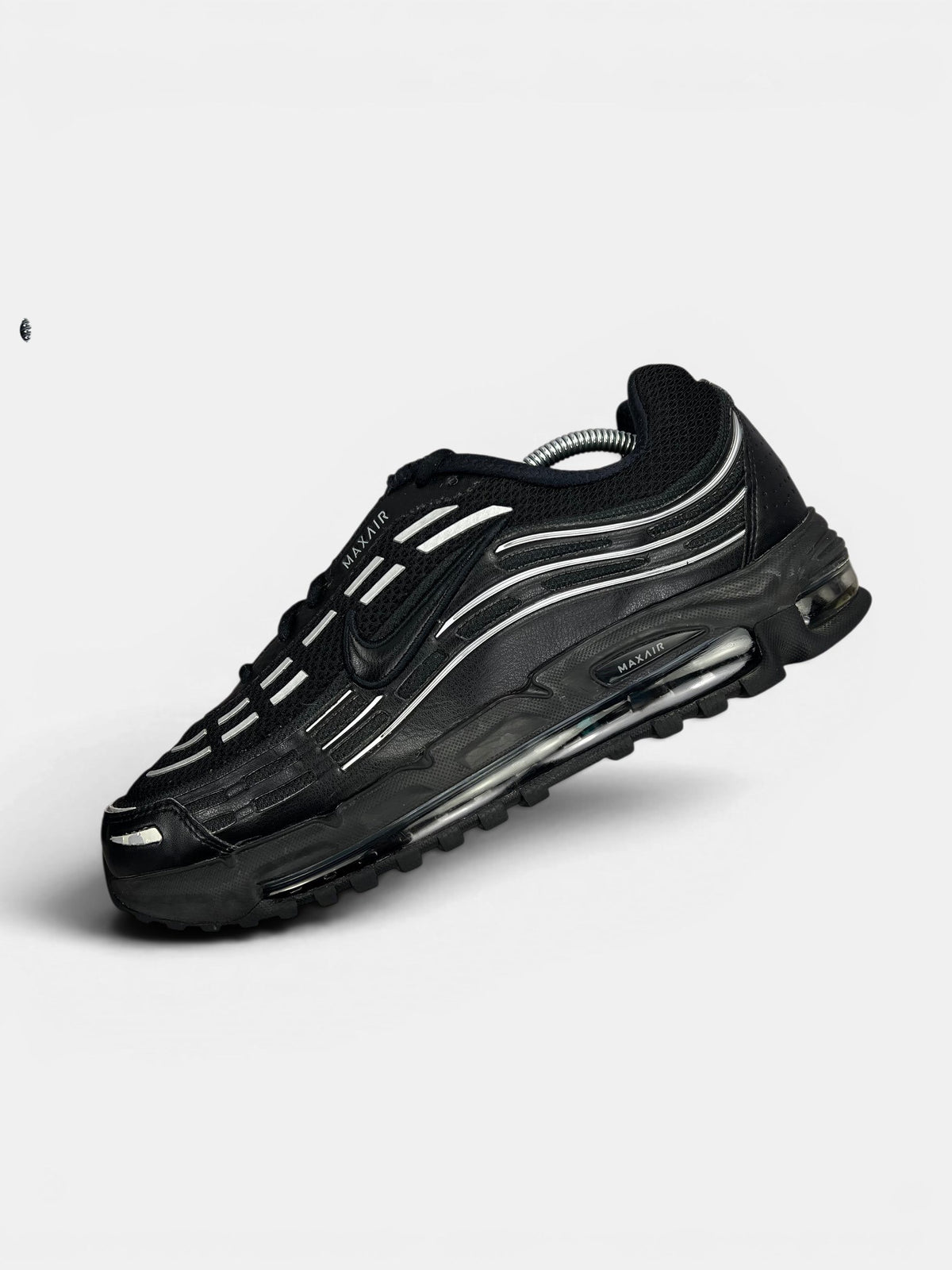Nike Air Max TL 2.5 Black/Metallic Silver — buty sportowe męskie w bardzo dobrym stanie rozmiar 44.5, zewnętrzny panel lewego buta