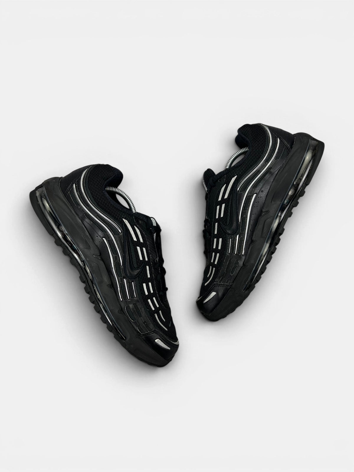 Nike Air Max TL 2.5 Black/Metallic Silver — buty sportowe męskie w bardzo dobrym stanie rozmiar 44.5, widok z góry na wewnętrzną stronę butów