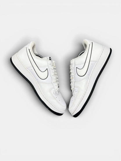 Nike Air Force 1 Low White Black Outline — buty sportowe męskie w bardzo dobrym stanie rozmiar 45.5, widok z góry na wewnętrzną stronę butów