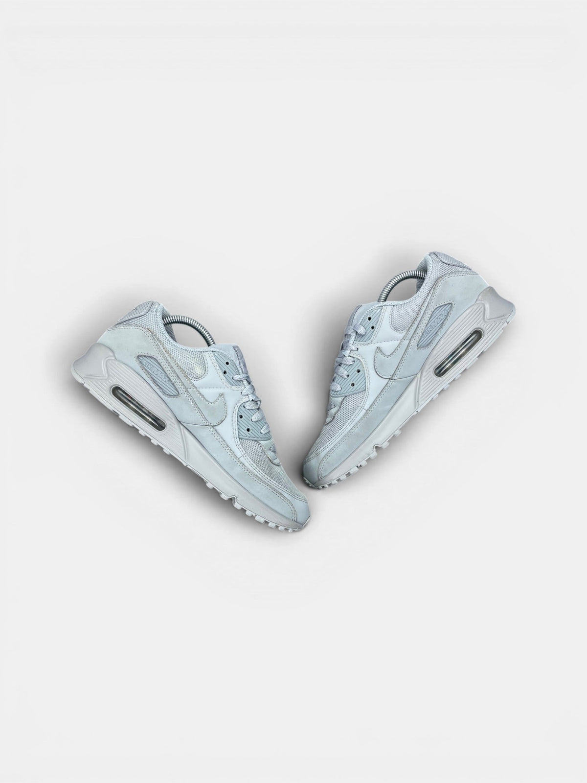 Nike Air Max 90 Wolf Grey — buty sportowe męskie w bardzo dobrym stanie rozmiar 43, zewnętrzny panel prawego buta
