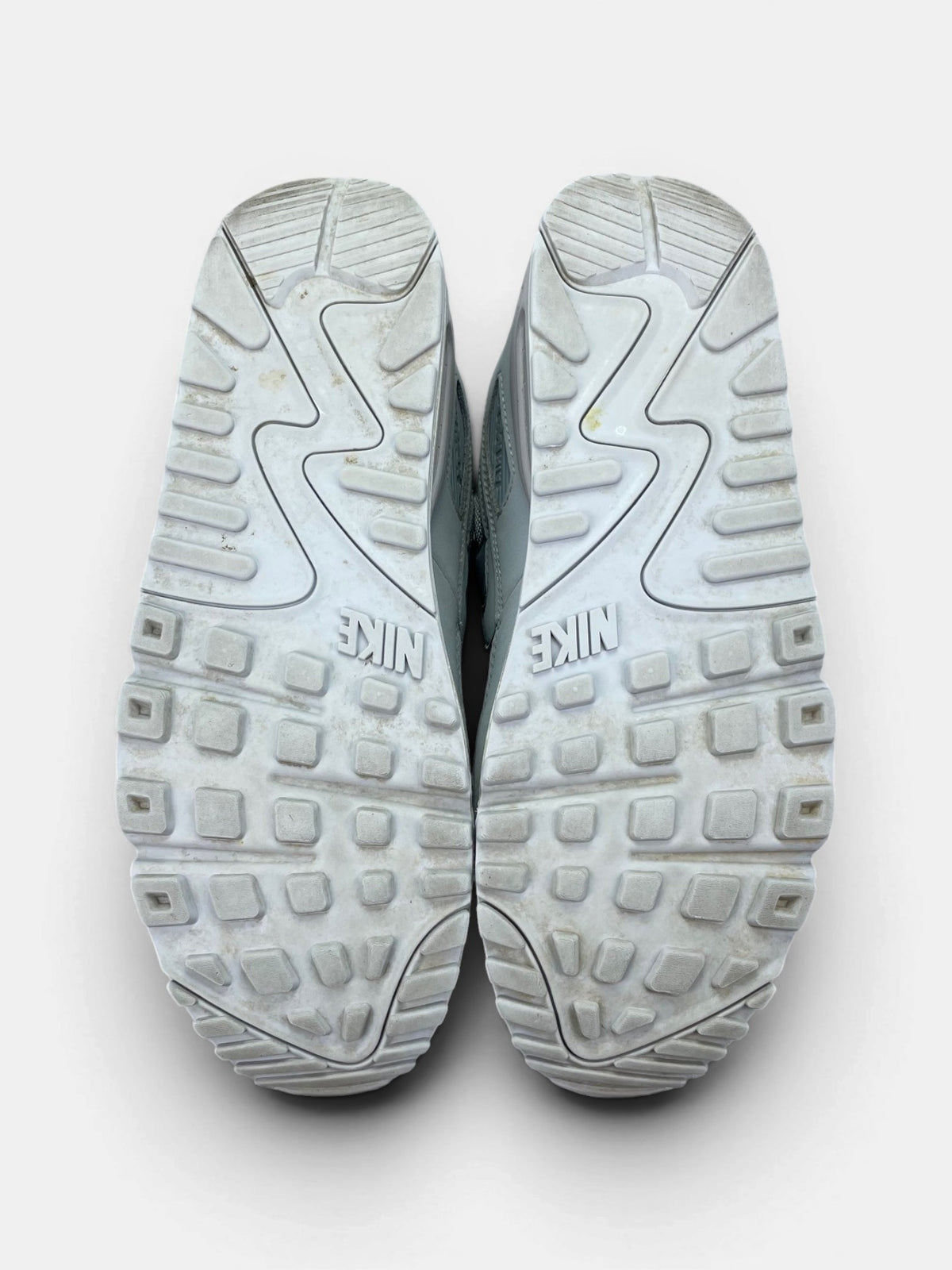 Nike Air Max 90 Wolf Grey — buty sportowe męskie w bardzo dobrym stanie rozmiar 43, podeszwa