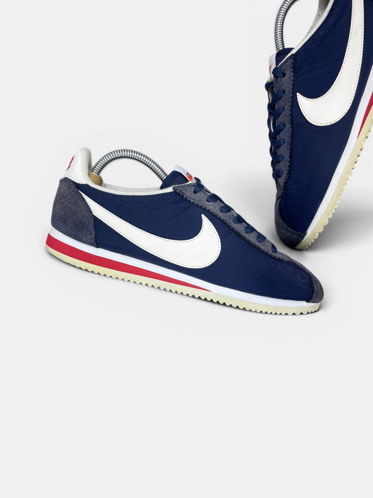 Nike Classic Cortez Midnight Navy — buty sportowe męskie w bardzo dobrym stanie rozmiar 42.5, zewnętrzny panel lewego buta