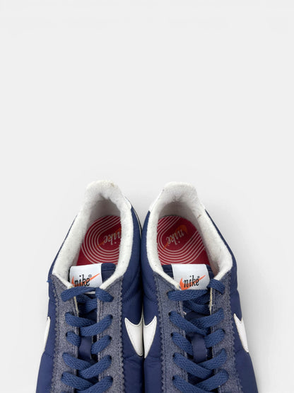 Nike Classic Cortez Midnight Navy — buty sportowe męskie w bardzo dobrym stanie rozmiar 42.5, zapiętki butów