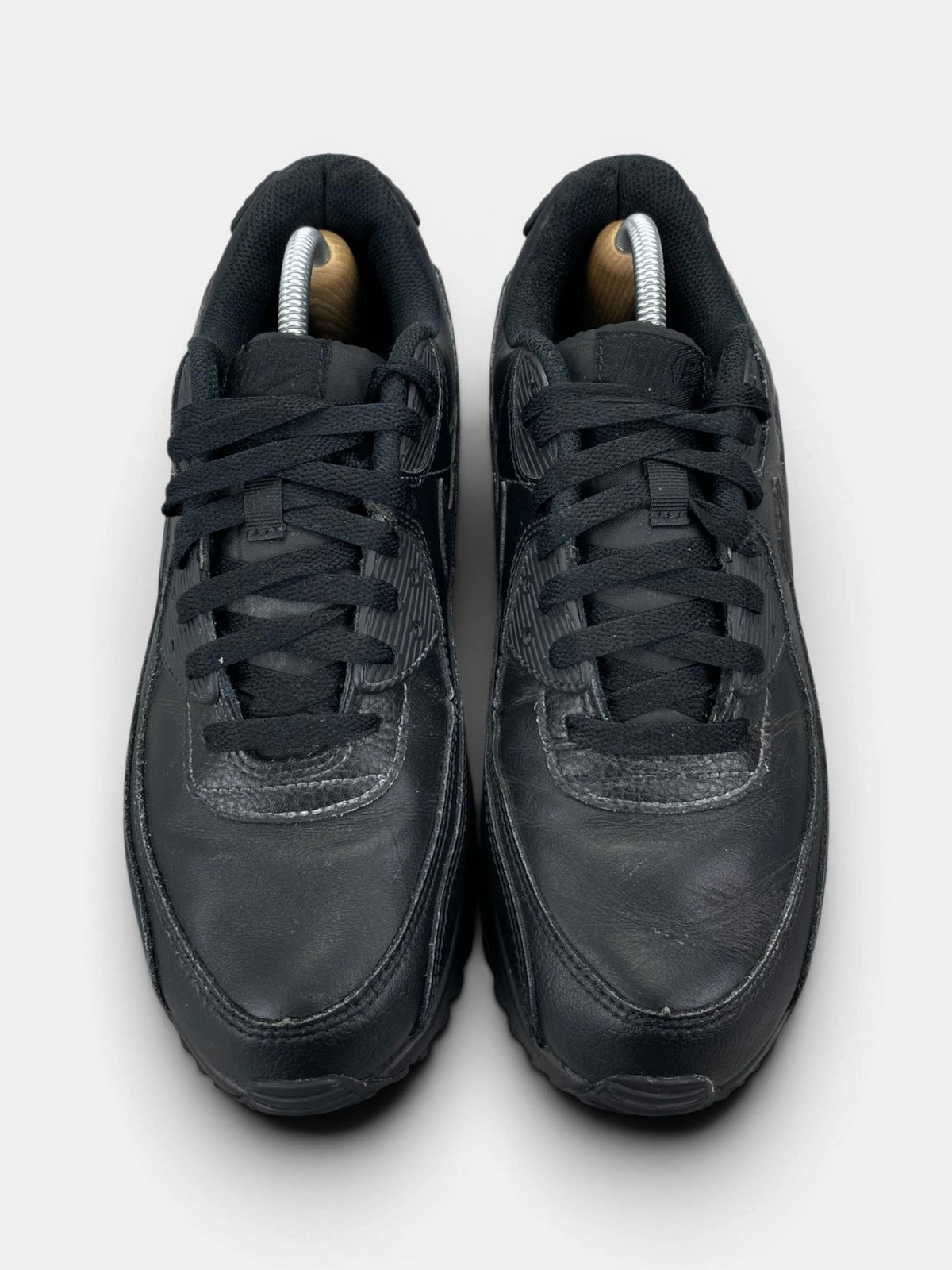 Nike Air Max 90 Triple Black — buty sportowe męskie w bardzo dobrym stanie rozmiar 43, widok z góry