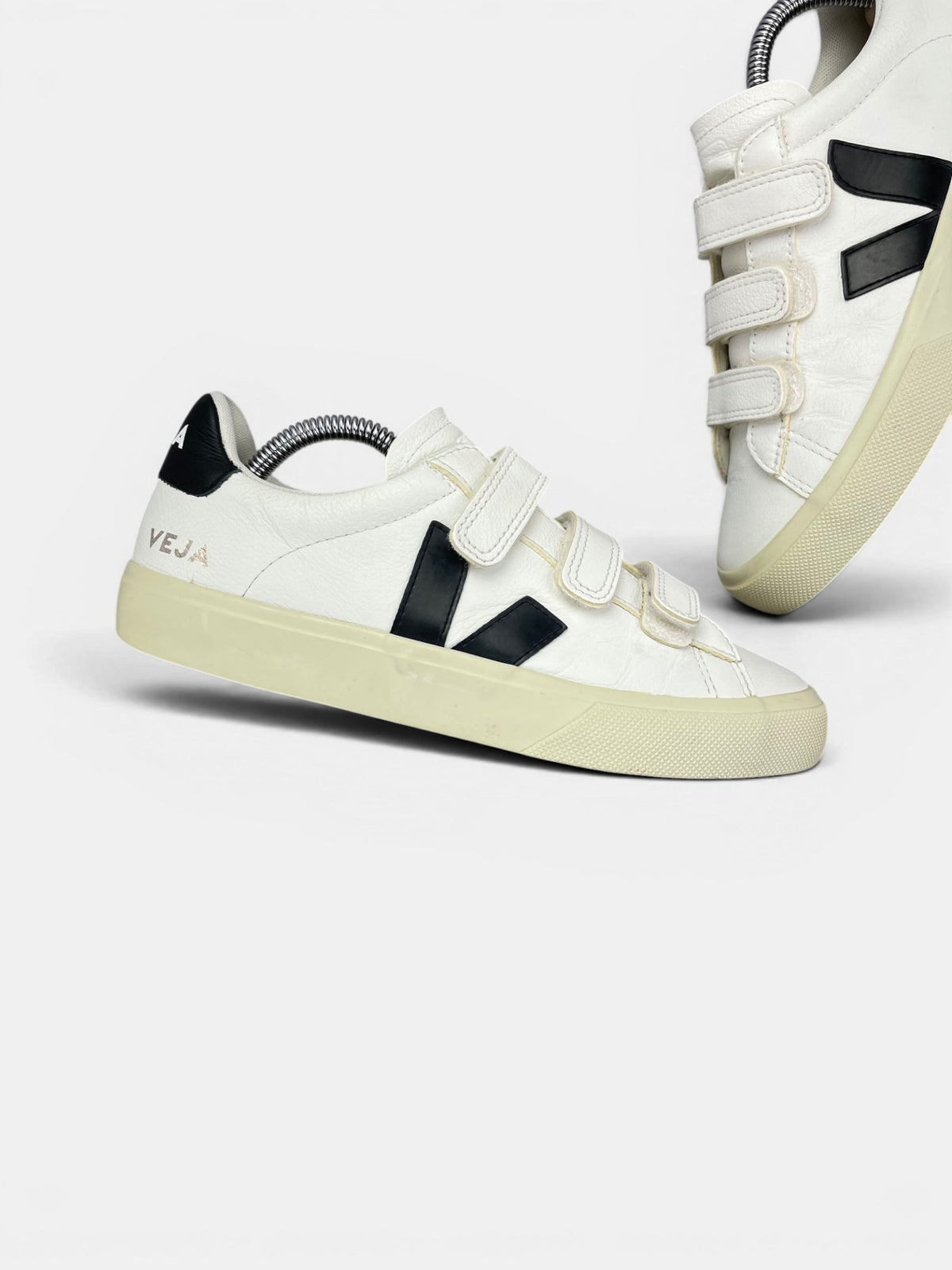 Veja Recife Logo ChromeFree — buty sportowe damskie w bardzo dobrym stanie rozmiar 39, zewnętrzny panel lewego buta