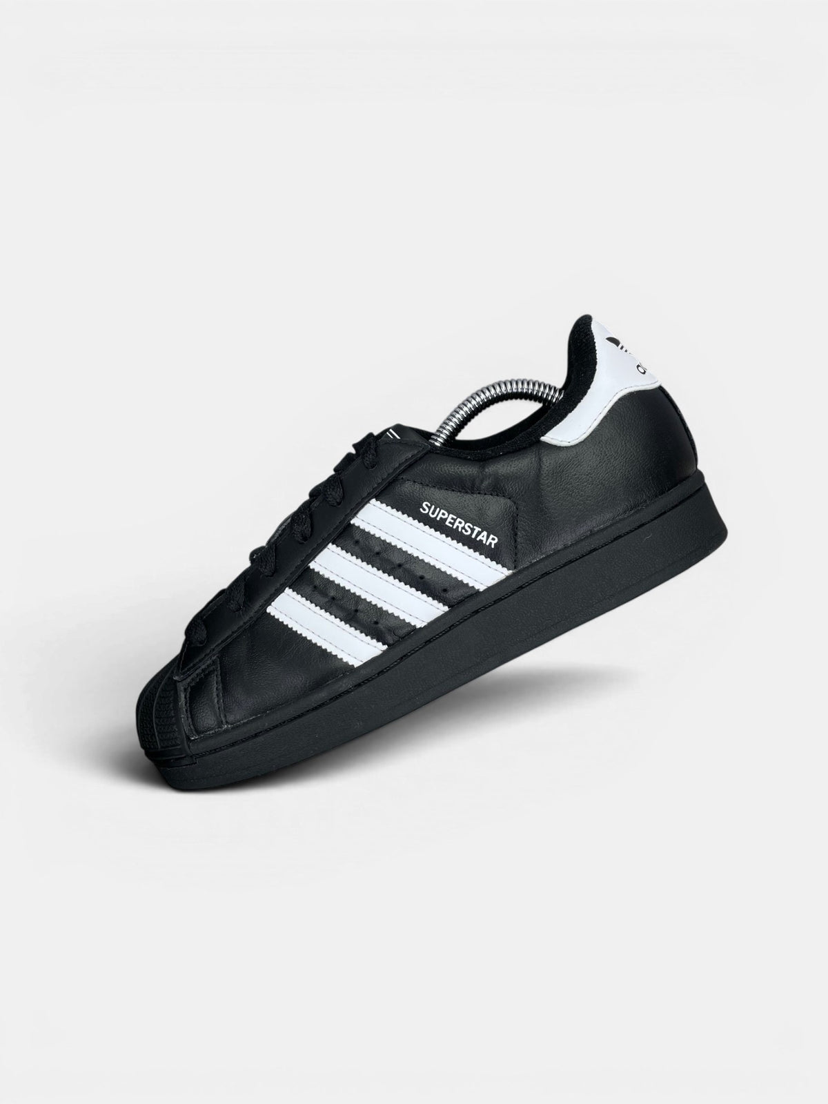 Adidas Superstar II — buty sportowe damskie w bardzo dobrym stanie rozmiar 37 1/3, zewnętrzny panel lewego buta