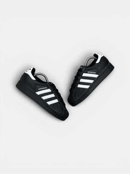 Adidas Superstar II Black White — buty sportowe damskie w bardzo dobrym stanie rozmiar 36, widok z góry na zewnętrzną stronę butów