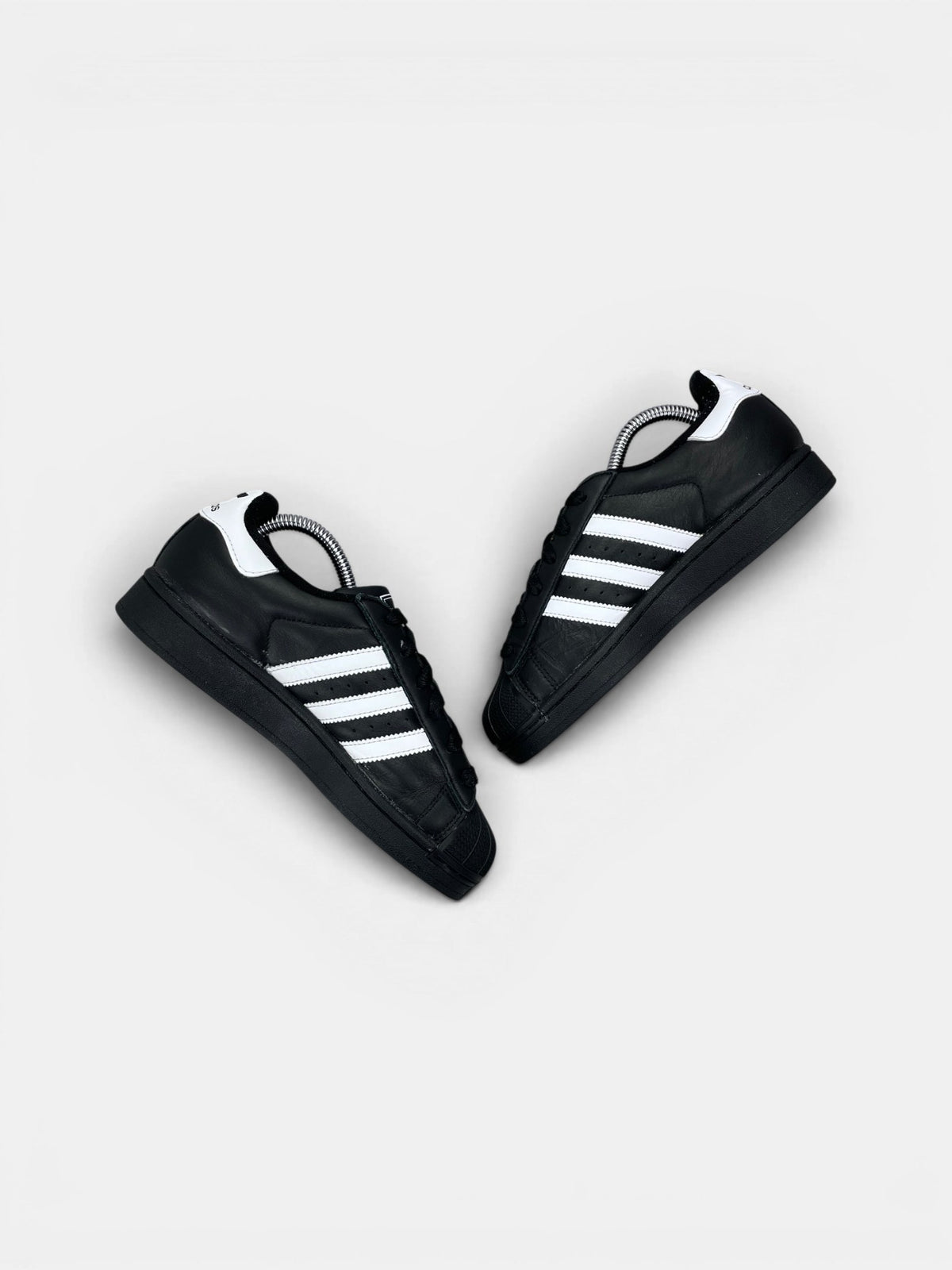 Adidas Superstar II Black White — buty sportowe damskie w bardzo dobrym stanie rozmiar 36, widok z góry na wewnętrzną stronę butów