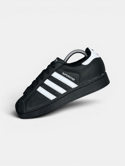 Adidas Superstar II Black White — buty sportowe damskie w bardzo dobrym stanie rozmiar 36, zewnętrzny panel lewego buta