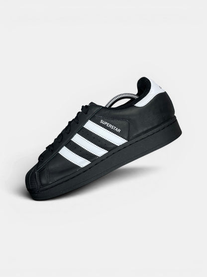 Adidas Superstar II Black White — buty sportowe damskie w bardzo dobrym stanie rozmiar 39 1/3, zewnętrzny panel lewego buta