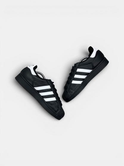 Adidas Superstar II Black White — buty sportowe damskie w bardzo dobrym stanie rozmiar 39 1/3, widok z góry na wewnętrzną stronę butów