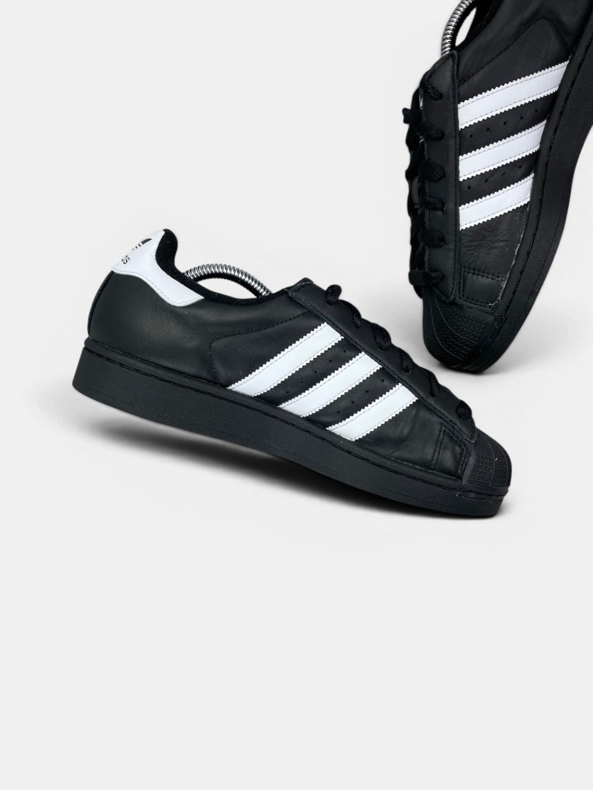 Adidas Superstar II Black White — buty sportowe damskie w bardzo dobrym stanie rozmiar 39 1/3, wewnętrzny panel lewego buta