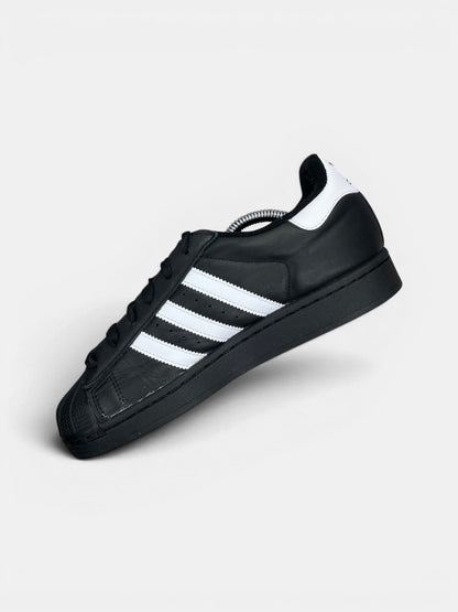 Adidas Superstar II Black White — buty sportowe damskie w bardzo dobrym stanie rozmiar 39 1/3, wewnętrzny panel prawego buta