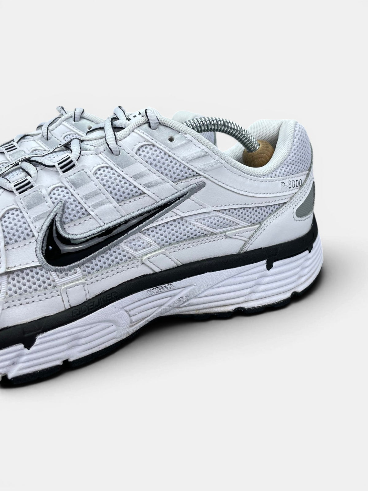 Nike P-6000 P-6000 Metallic Silver — buty sportowe męskie w bardzo dobrym stanie rozmiar 45, opcjonalne zdjęcie 1
