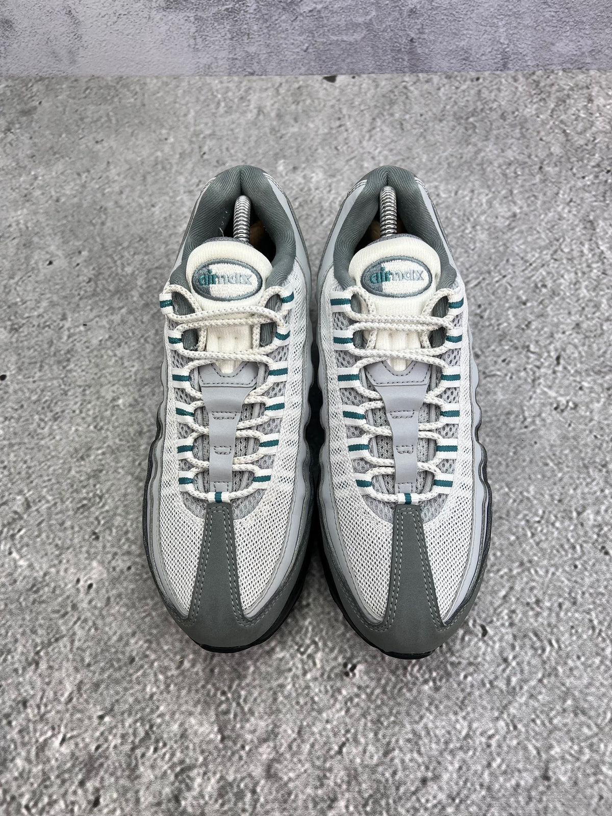 Nike Air Max 95 Mineral Teal — buty sportowe damskie w bardzo dobrym stanie rozmiar 39, widok z tyłu