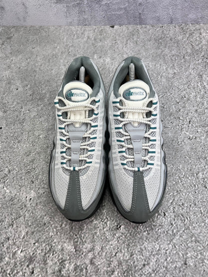 Nike Air Max 95 Mineral Teal — buty sportowe damskie w bardzo dobrym stanie rozmiar 39, widok z tyłu